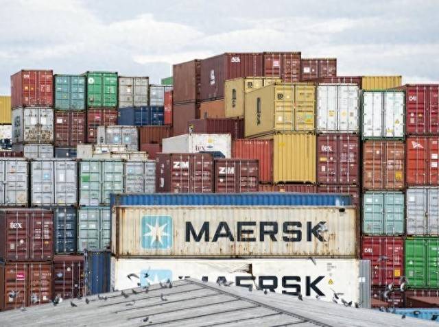"COSCO Shipping Earns $240M Daily"
